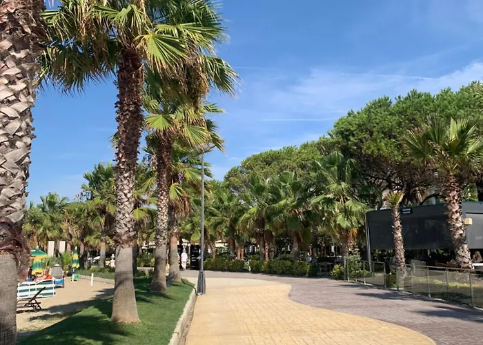 Gridis Qerret - One Bedroom Apartment, At Qerret Beach, Durres, Albania 아파트 *